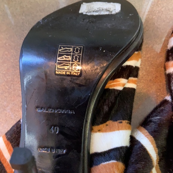 Balenciaga Calf Hair Glove Mules - Picture 15 of 16